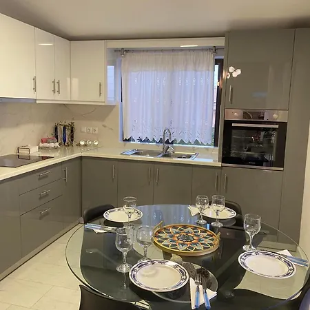 Daire Golden Navarino's Sunset