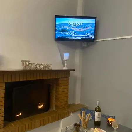 Golden Navarino's Sunset Daire Pylos