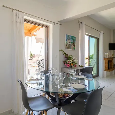 Golden Navarino's Sunset Daire