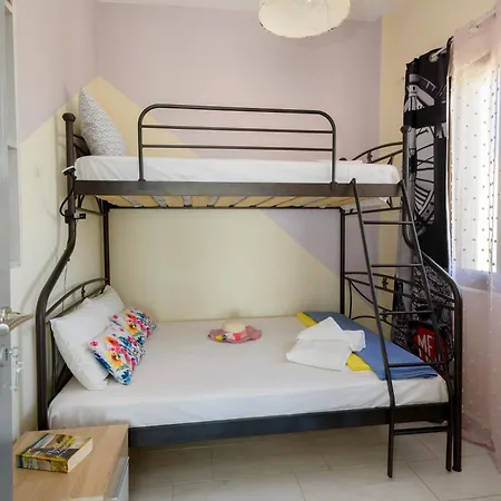 Daire Golden Navarino's Sunset